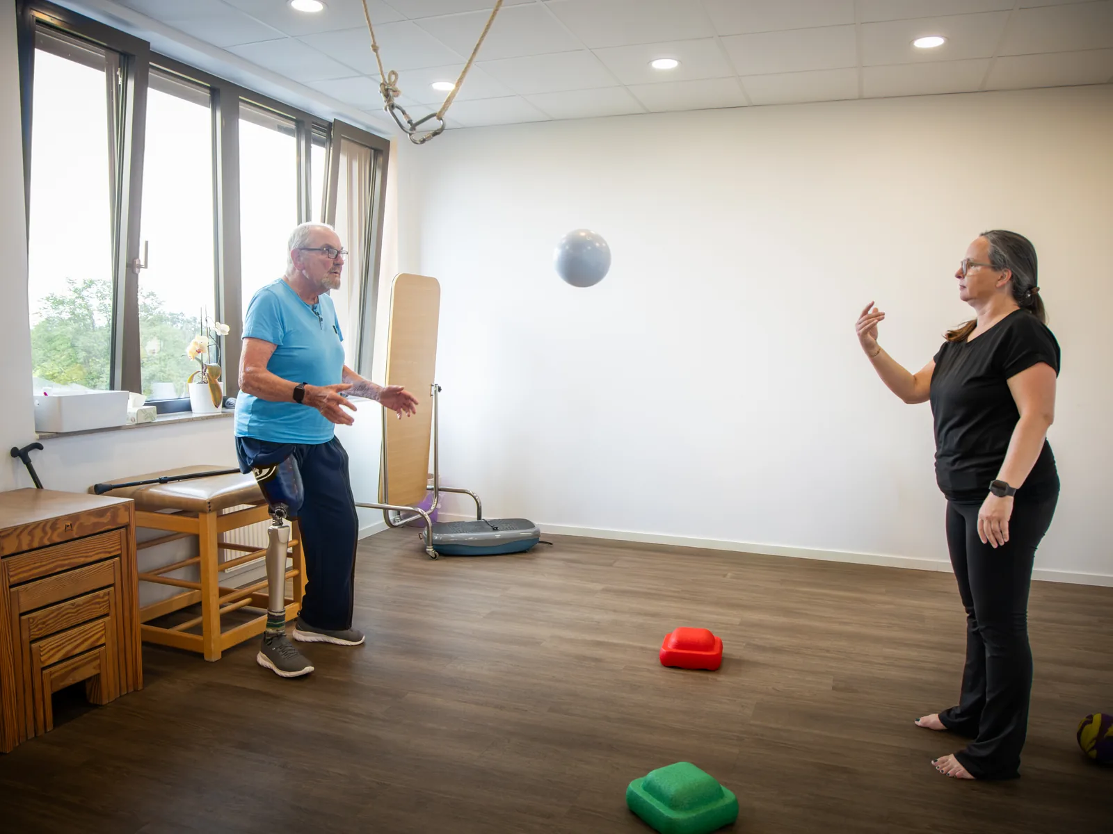 Gangtraining im Bewegungsraum der Praxis ErgoLogo